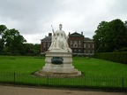 london_028.jpg (1901 visits) Queen Victoria statue london_028.jpg