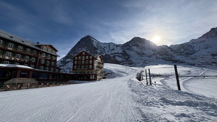 B24F95B0-E0A4-43C3-83EE-C05AD1C809F7 4 5005 c