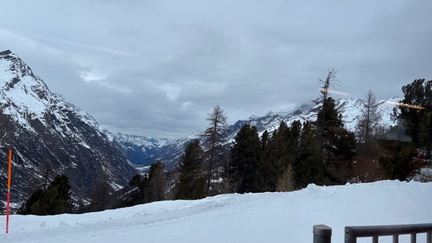 E5737EA0-C11C-4853-B23D-2985D7B85300 4 5005 c